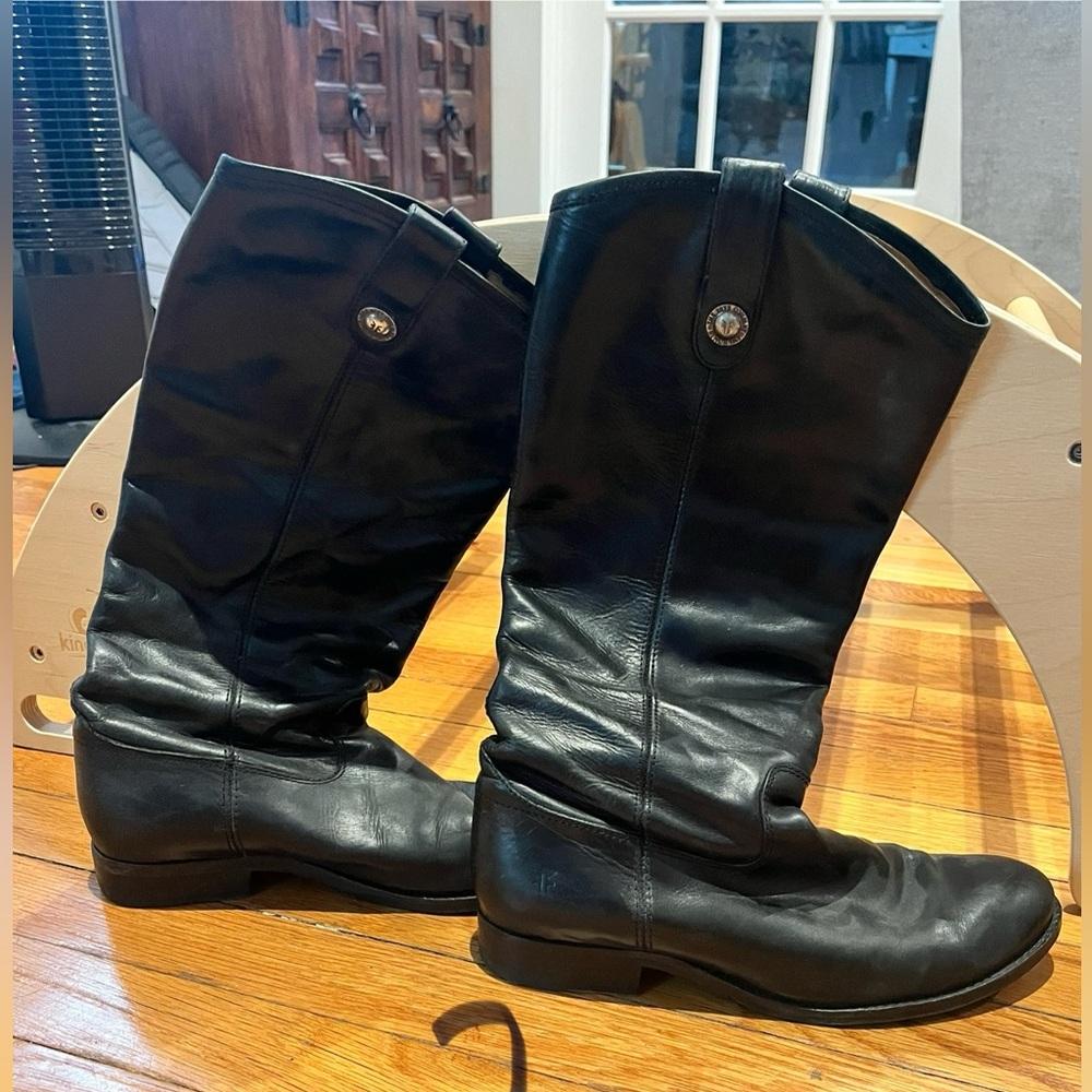 Frye Melissa pull on boots size 8.5